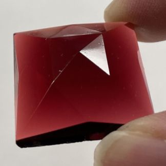 Faceted Square 25mm Jewel - Cranberry FQ25-340